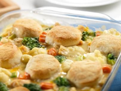 Campbell's Recipes, Chicken Biscuit Casserole, Soup Meals, Pantry Cooking, Creamy Sauces, Chicken Biscuits, Dump Recipes, Campbells Recipes, Easy Chicken Casserole Recipes