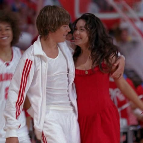 Pixar Halloween Costumes, 2000s Couples, Movie Couples Costumes, High School Musical Costumes, Movie Duos, Disney Duos, Famous Duos, Spirit Week Outfits, Duo Costumes