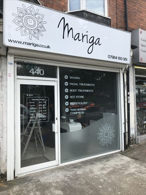 Window Vinyl Design Salon, Beauty Salon Window Design, Salon Window Signage, Window Advertising Ideas, Window Signage Design, Spa Signage, Salon Signage, Salon Window, Parlour Design