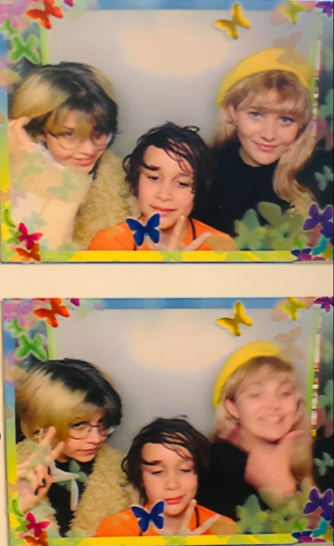 #2000s #photobooth #indie #aesthetic #kidcore Y2k Photobooth, Aesthetic Kidcore, Decade Party, Y2k Photos, Photobooth Pictures, Posters Design, Photo Booth Frame, Indie Aesthetic, Kid Core