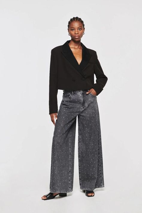 Casual Party Outfits, Pleated Skirt And Sweater, Metallic Pleated Skirt, Casual Party Outfit, Wear Crop Top, Party Suits, Slim Trousers, Party Skirt, Satin Jackets