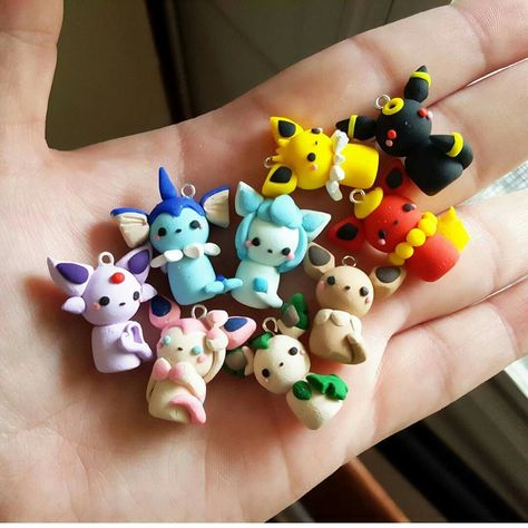 Kawaii Eevee, Pokemon Arceus, Clay Pokemon, Evolution Pokemon, Easy Clay Sculptures, Eevee Evolution, Pokemon Craft, Frog Crafts, Polymer Clay Kawaii