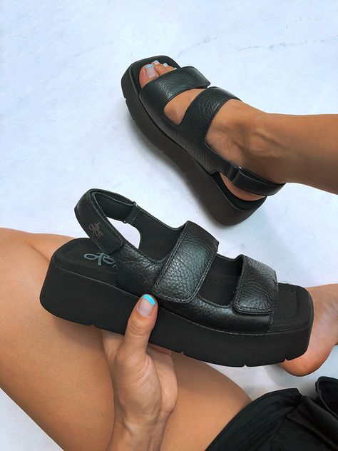 Best Travel Sandals, Best Shoes For Travel, Shoes For Travel, Athleisure Essentials, Velcro Sandals, Otbt Shoes, Athleisure Shoes, Two Strap Sandals, Women Platform Sandals