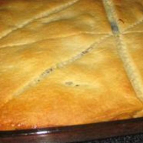 Upside-Down Pizza... I grew up eating this. Beef Pot Pie Recipe, Pot Pie Recipe Easy, Upside Down Pizza, Recipes Using Crescent Rolls, Beef Pot Pies, Crescent Recipes, Savory Pies, Pizza Casserole, Pok Pok