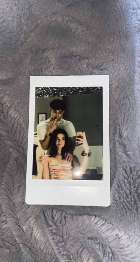 Couple Polaroid Pictures, Polaroid Pictures Ideas, Couple Polaroid, Be My Lover, Teenage Romance, Paper Quilling Cards, Instax Photos, Minimal Gifts, My Lover