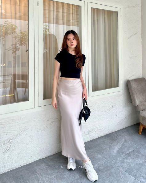 Ootd Rok Satin, Silk Satin Skirt Outfit, Tube And Skirt Outfit, Long Silk Skirt Outfit Classy, Silk Long Skirt Outfit, Beige Satin Skirt Outfit, Silk Skirt Outfit Casual, Bgc Outfit, Marocco Outfits