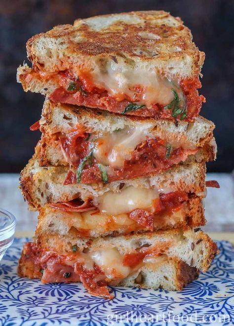 Recipes With Sliced Cheese, Pizza Melt Sandwich, Best Sandwich Sauces, Grilled Pizza Sandwich, Warm Sandwich Recipes, Three Cheese Grilled Cheese, Grilled Sandwich Recipes, Best Grilled Cheese Sandwich Recipe, Gourmet Sandwiches Recipes