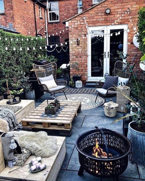 Home Ideas I  Decors | Outdoors  |  Room Ideas  |  follow + Rustic Outdoor Decor, Balkon Decor, Small Backyard Patio, Back Garden, Balcony Garden, Backyard Decor, Backyard Design, Patio Design, Small Backyard