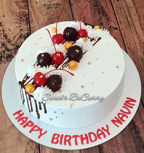 White Chocolate Cake Design, Kue Tart Simple, Blackforest Cake Designs, Birthday Cake For Mum, Dedication Cake, Whipped Cream Cakes, Buttercream Cake Designs, Resipi Kek, Chocolate Cake Designs