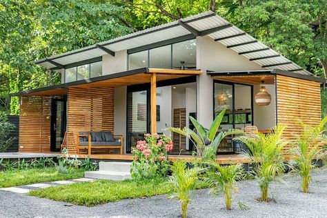 Beach Jungle House, Costa Rica House Design, Small Beach House, Modern Bahay Kubo, Nature Houses, Houses In Costa Rica, Tropical Houses Architecture, Tropical Homes, Filipino House