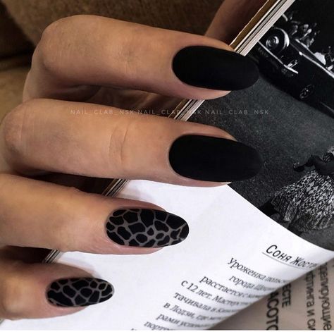 Trendy Black Nails Art Designs, Nails Monochromatic, Black Almond Shaped Nails, Black Elegant Nails, Black Leopard Nails, Tortishell Nails Design, Nail Designs Trends, Monochromatic Nails, Glitter Gel Nail Designs