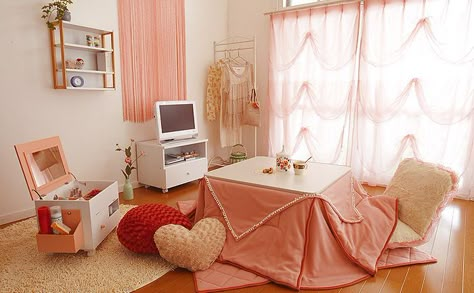 『pιn : ѕoyvιrgo』 ♡soyvirgo.com�♡      #japanese #bedroom #pink #red #heart #bedroomdecor #bedroomideas Cute Japanese Room, Japanese Apartment Decor, Japanese Room Decor, Japanese Apartment, Japanese Bedroom, Minimalist Bedroom Decor, Japanese Room, Japanese Home Decor, Asian Homes