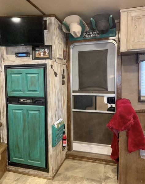 Horse Trailer Decor, Horse Trailer Renovation Ideas, Horse Trailer Remodel Living Quarters, Horse Trailers Living Quarters, Horse Trailer Makeover, Western Camper Interior, Horse Trailer Remodel, Living Quarters Horse Trailer Remodel, Horse Trailer Living Quarters Remodel