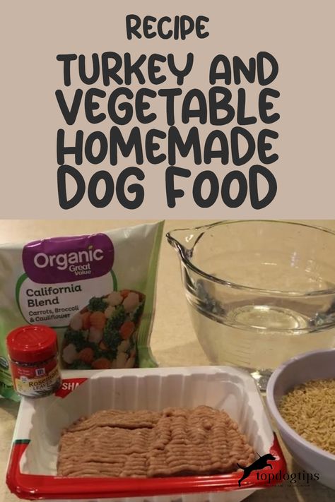 Homemade Turkey and Veggie Dog Food Delight! Homemade Dog Food Vet Approved, Recipes Using Ground Turkey, Dog Food Recipes Crockpot, Dog Food Recipe, Cook Dog Food, Diy Dog Food, Make Dog Food, Dog Biscuit Recipes, Dog Treats Homemade Recipes