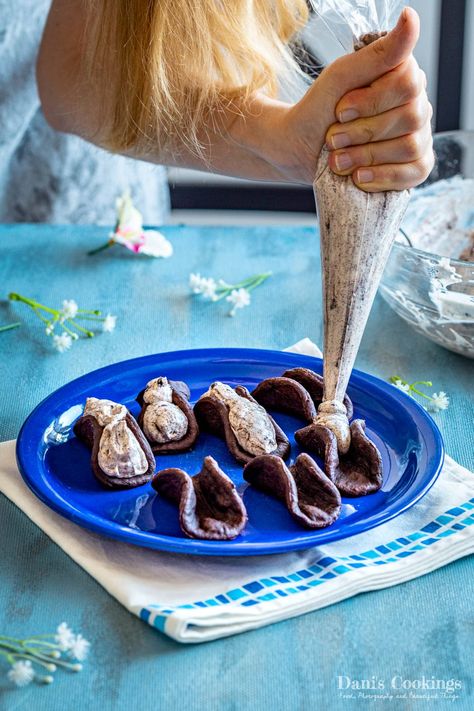 Mini Churro Cheesecake Tacos, Cookies And Cream Tacos, Cheesecake Tacos Easy, Oreo Cheesecake Tacos Recipe, Oreo Tacos Recipe, Cookies And Cream Cheesecake Tacos, Desert Tacos Recipes, Dessert Tacos Easy, Churro Cheesecake Tacos