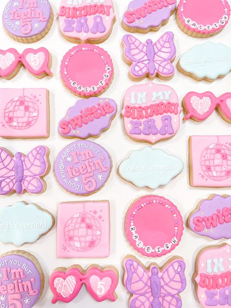 Swiftie Sugar Cookies!🪩💖 Taylor Swift Cookies Birthday, Taylor Swift Desserts, Taylor Swift Birthday Cookies, Swiftie Cookies, Taylor Swift Sugar Cookies, Bach Cookies, Taylor Swift Cookies, Swiftie Party, Cookie Bouquets