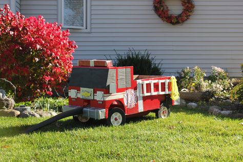 Halloween Fire Truck Wagon Diy Firetruck Wagon Cardboard, Diy Fireman Costumes, Fire Truck Costume, Fireman Nursery, Treasure Hunt Kids, Truck Costume, Firefighter Halloween, Family Themed Halloween Costumes, Fireman Costume