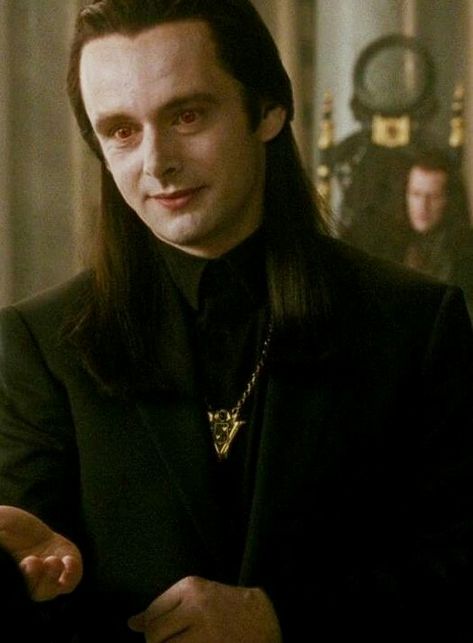 Love the role of aro only Aro Twilight, Volturi Aesthetic, Volturi Kings, Stephenie Meyer Books, Aro Volturi, Twilight Saga New Moon, Twilight Cast, Twilight New Moon, Vampire Movies