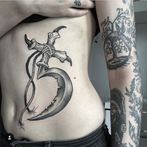 The Ouroboros!! Sickle Tattoo, The Ouroboros, Instagram Tattoo, B Tattoo, Dot Work Tattoo, Tag Photo, Black Tattoos, Infinity Tattoo, Ritual