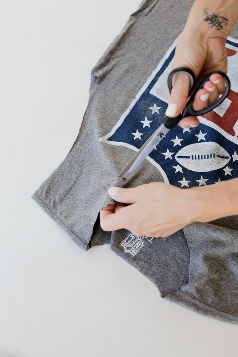 GAME DAY APPAREL // DIY NFL SHIRT | Living With Landyn Nfl Draft Day Outfits, Women’s Football Game Outfit, Nfl Football Game Outfit, Nfl Outfit Ideas Woman, Football Game Outfit Nfl, Nfl Game Day Outfit Woman, Living With Landyn, Husker Football, Patriots Game