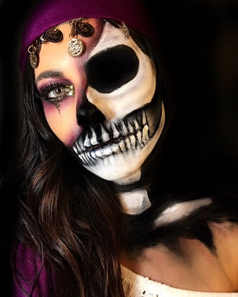 Skeleton Pirate Makeup, Voodoo Makeup, Pirate Makeup, Pirate Face, Female Pirate Costume, Halloween Makeup Pretty, Amazing Halloween Makeup, Pirate Woman, Halloween Makeup Easy