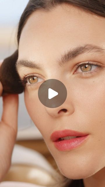 CHANEL BEAUTY on Instagram: "LES BEIGES HEALTHY GLOW CREAM tutorial. Apply LES BEIGES HEALTHY GLOW CREAM* before your foundation as a smoothing, illuminating base. Using the KABUKI BRUSH, sweep product onto the cheeks, nose, forehead, chin, and décolleté. Available in a new travel-friendly size (15 g), it can go wherever you do, for a healthy luminous glow all summer long. @vittoria *Available in select countries. --- #LesBeiges #CHANELMakeup #CHANELBeauty" Chanel Foundation Les Beiges, Chanel Kabuki Brush, Chantecaille Makeup, Kabuki Makeup Artist, Kabuki Makeup Brushes With Cover, Kabuki Brush, Chanel Makeup, Chanel Beauty, Healthy Glow