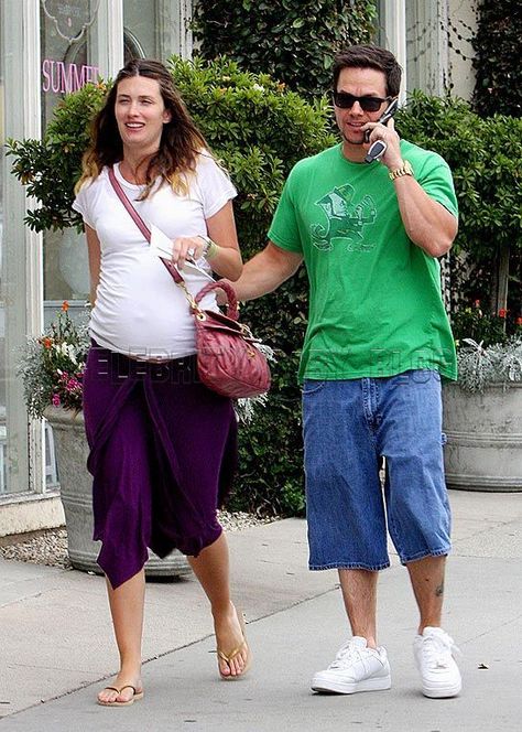 Mark Wahlberg and Rhea Durham shop for sofas Rhea Wahlberg, Rhea Durham, Actor Mark Wahlberg, Pregnant Celebrities, Mark Wahlberg, Perfect Sense, Three Kids, Durham, Capri Pants