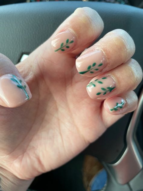 Leafy Nail Art, Simple Leaf Nails, Nails With Leaf Design, Vine Nail Art, Botanical Nails, Plant Nails, Ivy Nails, Design Ongles Courts, Leaf Nails