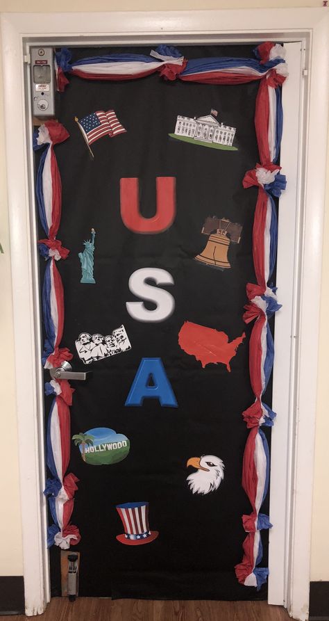 Patriotic Door Decorations Classroom, American Bulletin Board Ideas, Fourth Of July Bulletin Board, July Bulletin Board Ideas, 4th Of July Bulletin Board, July Bulletin Board, Patriotic Door Decorations, Patriotic Door Decor, American Flag Kids