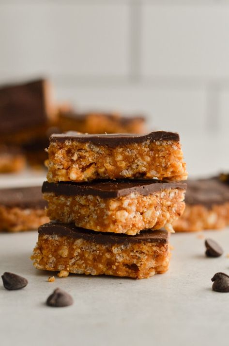 Chocolate Peanut Butter Rice Krispie Squares (6-Ingredients)- Nourished by Nic Nourished By Nic, Peanut Butter Rice Krispie Squares, Recipe With Peanut Butter, Squares Recipes, 2024 Health, Pb2 Recipes, Healthy Bakes, Peanut Butter Rice Krispies, Rice Krispie Squares