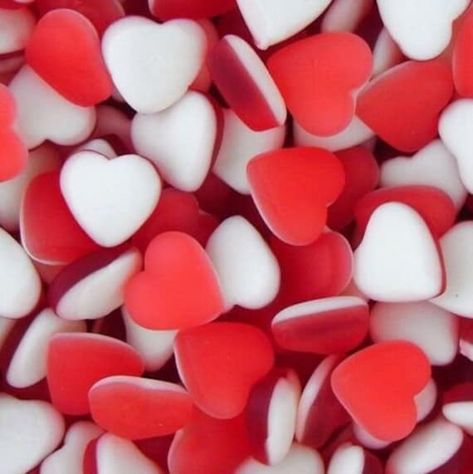 Heart throbs make the perfect gift to treat your loved one. Whether it is just for a little gift or for a snack for a romantic night in, these tasty jelly sweets are for you! They are full of flavour with a fruity red jelly heart finished off with a foam base. You can purchase these Heart Throbs in various bag sizes of 250G, 500G OR treat yourself to a massive 1KG. Ingredients: Glucose Syrup, Sugar, Dextrose, Gelatine, Acid: Citric Acid, Flavouring, Fruit and Plant Concentrates: Aronia, Blackcurrant, Elderberry, Grape, Glazing Agents: Beeswax, Carnauba Wax, Elderberry Extract. Sweet Treats UK product information is provided by the manufacturer, please be aware that the ingredients may change therefore Sweet Treats UK is unable to accept liability for any incorrect information. For any info Jelly Sweets, Kreative Snacks, Pastel Cupcakes, White Hearts, Pick And Mix, Very Happy Birthday, Red Aesthetic, Gummy Candy, Valentin Nap