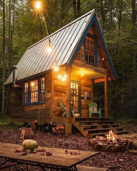 Small Cabin In The Woods, Design Casa Piccola, Little Cabin In The Woods, Small Log Cabin, Cabin Tiny House, Tiny Cabins, Little Cabin, Tiny Cabin, Log Cabin Homes