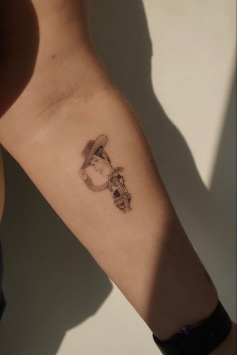 Woody Tattoo Ideas, Woody Tattoo Toy Story, Toy Story Tattoos, Woody Tattoo, Woody From Toy Story, Toy Story Tattoo, Tattoo Disney, Toy Story Woody, Botanical Floral Art