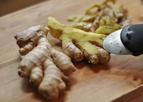 Five Ways to Eat: Fresh Ginger Eating Raw Ginger, Cooking With Ginger, How To Eat Ginger, Turmeric Ginger Tea, Raw Ginger, Eat Fresh, Diy Cooking, Ginger Recipes, Ginger And Honey