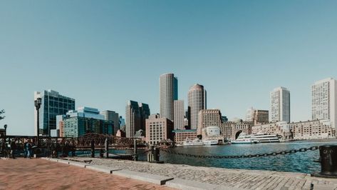 71 Boston Captions For Instagram - Puns, Quotes & Short Captions - Traveller's Elixir Captions Instagram Travel, Puns Quotes, Places In Boston, Short Captions, Newbury Street, Boston Skyline, Visiting Boston, Most Instagrammable Places, City People