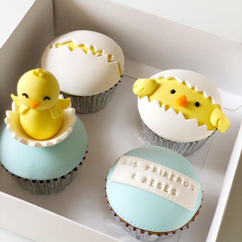 Duck Cupcakes, Easter Cake Decorating, Barnyard Cake, Duck Cake, Baby Birthday Themes, 1st Birthday Cakes, Bird Birthday, Balloon Cake, Creative Birthday Cakes