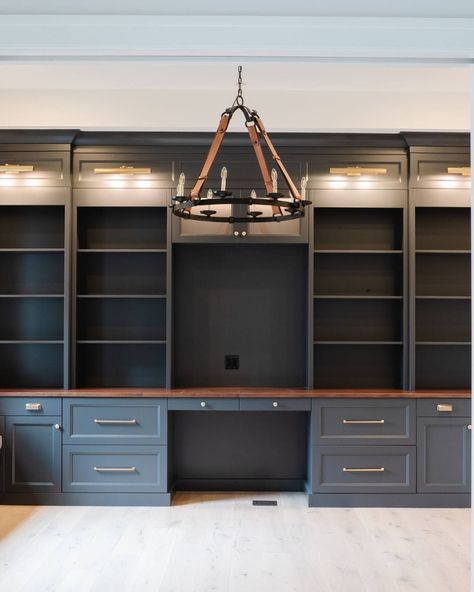 We can't help but swoon over this dreamy entrance and its side office, complete with custom built-ins! 😍 . . . Dealer/Designer: @mainbuilt Built In Dresser With Desk, Built In Bookshelves With Doors, Built In Shelves With Desk, Custom Office Built Ins, Office Desk Built Ins, Small Office Built Ins, Built In Office Cabinets, Built In Office Desk And Cabinets, Built In Double Desk