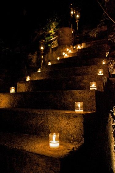 candles Lighting a stairway to my proposal :D Outdoor Stair Lighting, Outdoor Party Lighting, Diy Lampe, Outdoor Stairs, Simple Lighting, Wedding Night, Wedding Lights, Candle Lanterns, Decoration Table