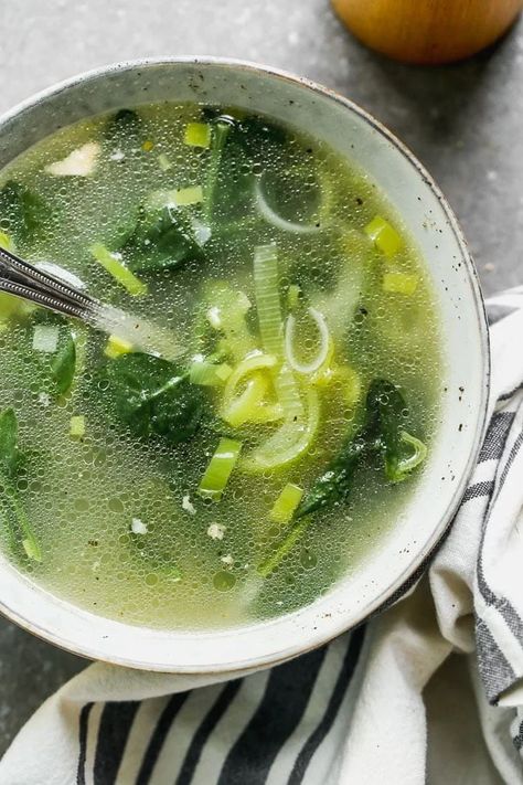 Chicken Leek Soup, Diet Soups, Lighter Meals, Leeks Soup Recipes, Leek Recipes, Free Lunch, Spinach Soup, For Keeps, Detox Soup