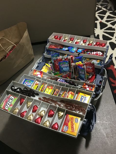 Valentine's Day fishing tackle box Candy Fishing Tackle, Fishing Gift Basket For Boyfriend, Fishing Box Ideas, Fishing Valentines Box Ideas, Fishing Basket Ideas For Men, Fishing Tackle Box Ideas, Fishing Valentines, Country Boyfriend Gifts, Bf Valentines Gift