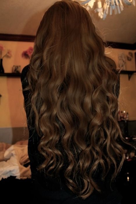 wish my hair was this long Chocolate Brown Hair Color, Pastel Outfit, Long Curls, Long Locks, Super Long Hair, Long Wavy Hair, Beautiful Long Hair, Hair Envy, Long Curly Hair