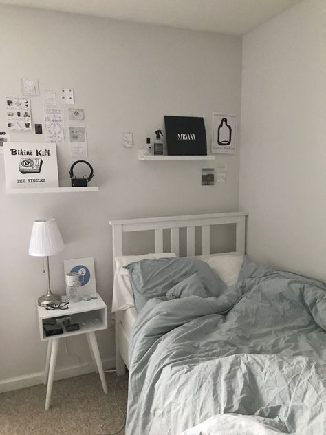 White Room With White Furniture, Minimalistic K Pop Room Ideas, Minimalist Bedroom Korean, Gray Room Aesthetic, Room Inspo Korean, Acubi Bedroom, Grey Room Aesthetic, Bedroom Minimalist Ideas, White Themed Room