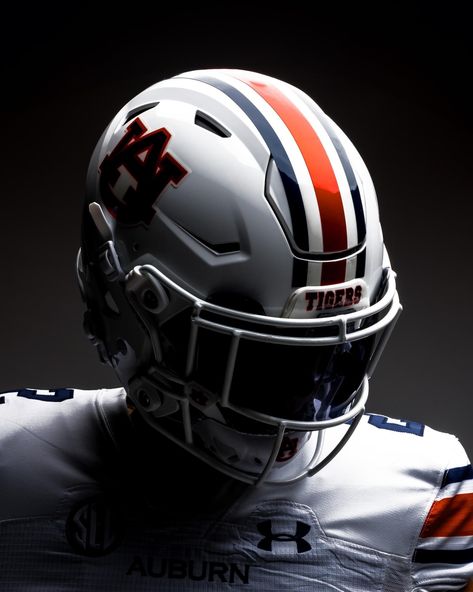 Auburn Football, Football Pictures, Auburn Tigers, Sports Photos, Photography Inspo, College Football, Auburn, Football Helmets, Tigers