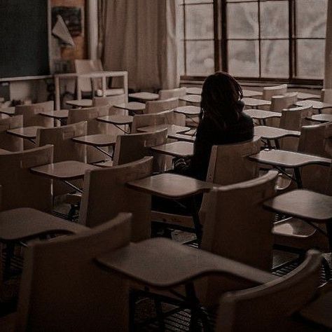 Empty School Aesthetic, Realistic Aesthetic, Derry Girls, Night School, Book Character, Insta Post, Book Aesthetics, Japanese School, Highschool Aesthetic