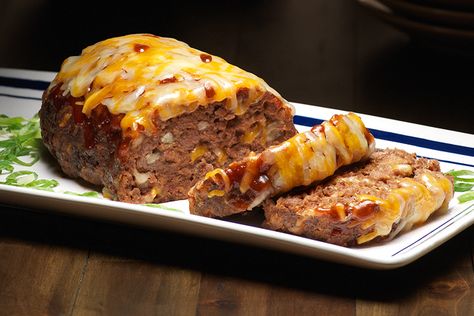 Barbecue-Bacon Cheeseburger Meatloaf Recipe - My Food and Family Loaded Meatloaf Casserole, Loaded Meatloaf, Bacon Cheeseburger Meatloaf, Cheeseburger Meatloaf, Meatloaf Casserole, Bbq Meatloaf, Keto Bacon, Tangy Bbq Sauce, Bbq Bacon