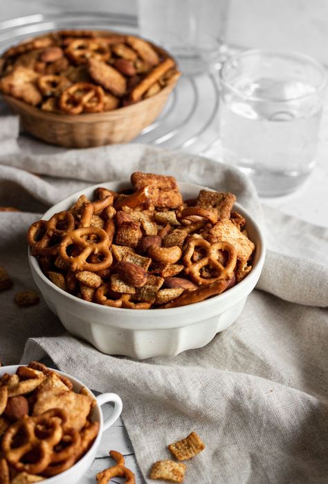 Vegan Chex Mix, Gluten Free Chex, Homemade Cheez Its, Homemade Chex Mix, Homemade Cheese Crackers, Low Fodmap Snacks, Chex Party Mix, Fodmap Snacks, Chex Mix Recipes