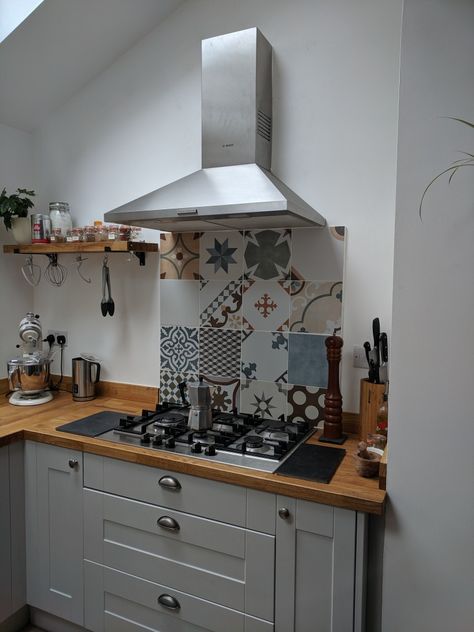 Tiled Hob Splashback, Hob Backsplash Ideas, Hob Splashback Ideas, Cooker Splashback Ideas, Cooker Splashback, Industrial Kitchens, Kitchen Hob, Kitchen Splashback Tiles, Kitchen Cooker