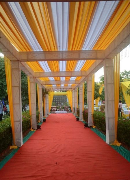 Photo By Yadav Tent House - Decorators Walkway Decor, Wedding Walkway, Indian Wedding Decorations Receptions, Wedding Tent Decorations, Themed Wedding Decorations, Street Wedding, Decor Backdrop, Wedding Stage Backdrop, Wedding Hall Decorations