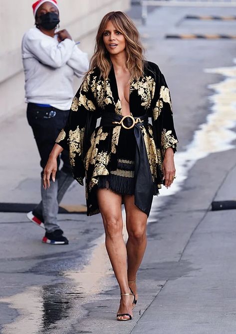 Halle Berry, 56, Sizzles In String Bikini After Dazzling Appearance At The Oscars: Photo Hally Berry, Halle Berry Style, Fitness Friday, Mini Gold Dress, Friday Workout, The Oscars, Halle Berry, On Beach, Monokini