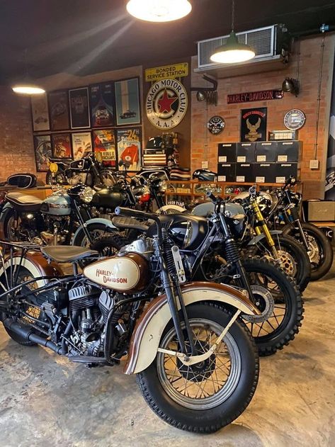 Pan Card Real, Modern Home Office Ideas, Open Garage, Harley Davidson Shop, Home Office Designs, Rustic Man Cave, Office Design Home, Old School Motorcycles, Man Garage